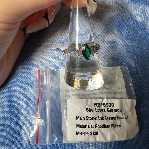 Jewelry - She loves glamour - by bomb party